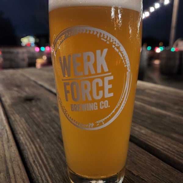 Foto tirada no(a) Werk Force Brewing Co. por Neal H. em 12/29/2022