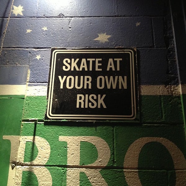 12/8/2012にMike P.がUnited Skates Of Americaで撮った写真