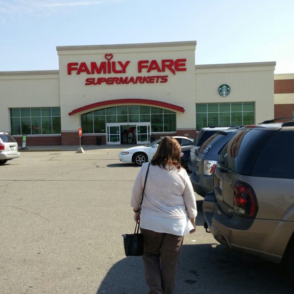Photo taken at Family Fare Supermarket by Donald V. on 4/17/2015