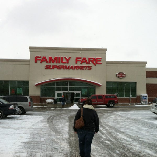 Photo taken at Family Fare Supermarket by Donald V. on 2/2/2013