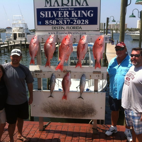 รูปภาพถ่ายที่ Destin Charter Fishing Service โดย Tina H. เมื่อ 6/12/2013