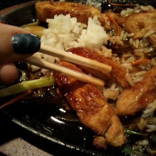 Снимок сделан в Goten Japanese Restaurant пользователем Jacqueline R. 11/2/2012