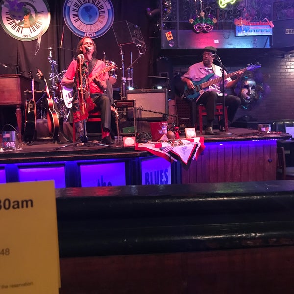 Снимок сделан в Bourbon Street Blues and Boogie Bar пользователем Anthony L. 7/12/2017