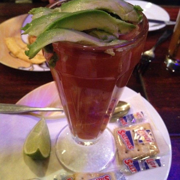 Das Foto wurde bei Paladar Cuban Restaurant &amp; Rum Bar von Sophia Q. am 2/25/2014 aufgenommen