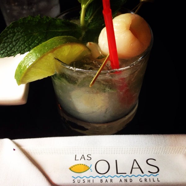 รูปภาพถ่ายที่ Las Olas Sushi Bar and Grill โดย Andrew B. เมื่อ 7/4/2014