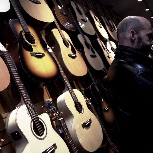 Foto diambil di Long &amp; McQuade Musical Instruments oleh Erel E. pada 11/23/2013