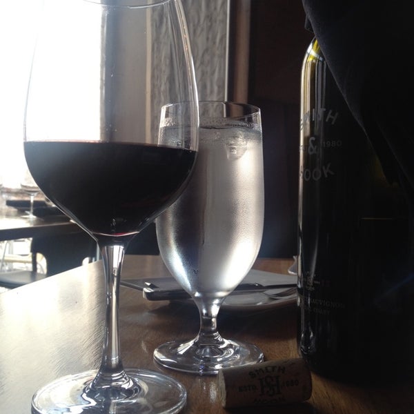 Foto diambil di Indulge Bistro and Wine Bar oleh Robert C. pada 7/11/2014