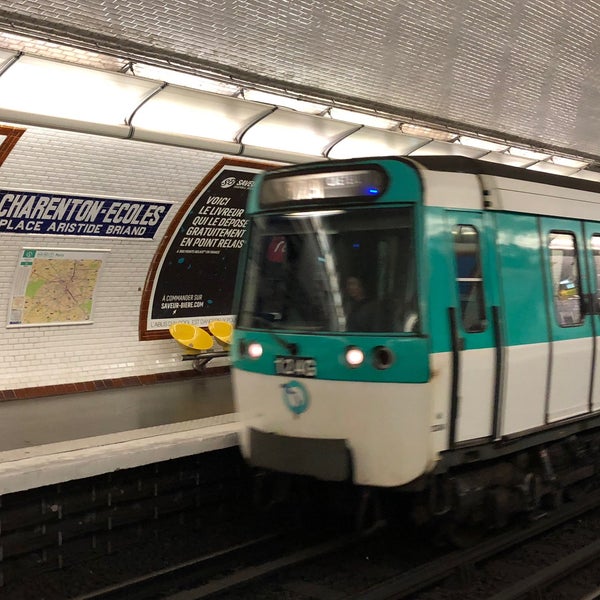 Métro Charenton—Écoles [8] Station de métro à CharentonlePont