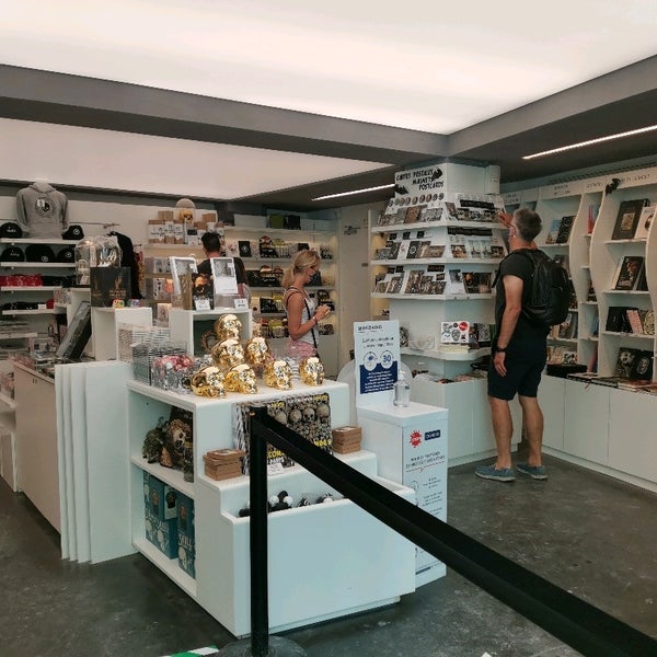La Boutique des Gift Store in Paris