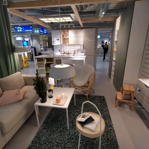 รูปภาพถ่ายที่ IKEA Paris Madeleine โดย Richard Y. เมื่อ 1/10/2020