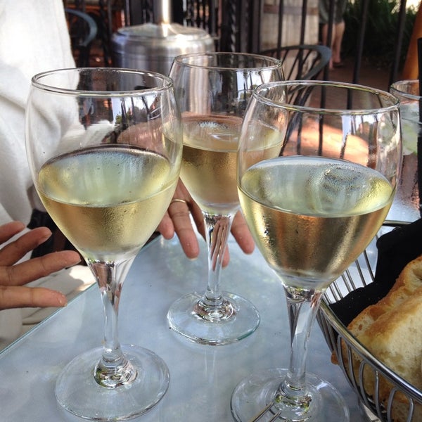 Foto diambil di Montecito Wine Bistro oleh Bobby C. pada 6/15/2013