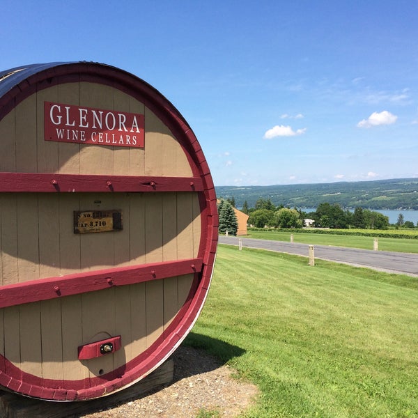 Foto tomada en Glenora Wine Cellars  por Jinny S. el 6/22/2015