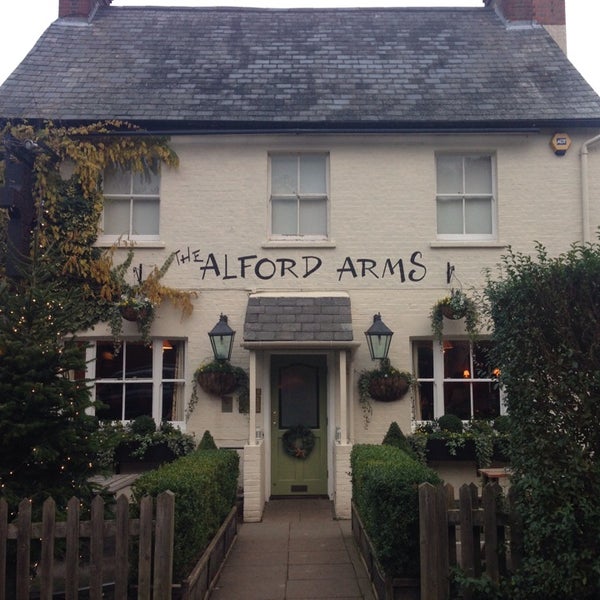 รูปภาพถ่ายที่ Alford Arms โดย Jamie A. เมื่อ 12/6/2013