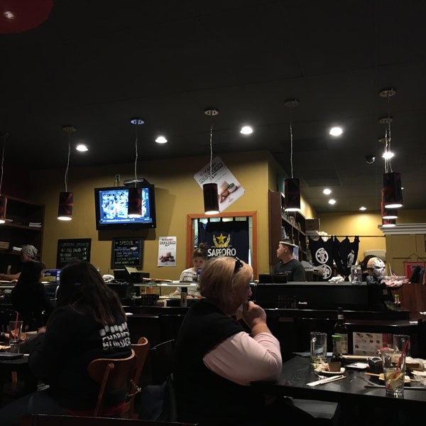 Photo taken at Wonderful Sushi Hillcrest by Jelly on 11/14/2015