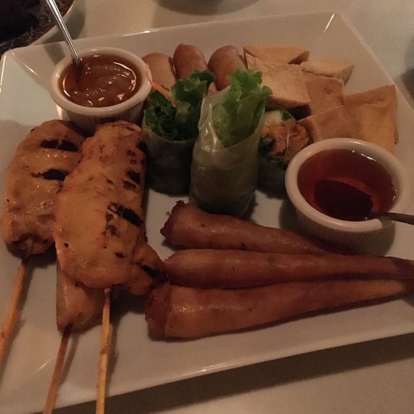 Photo taken at Amarin Thai Restaurant by Jelly on 12/4/2015