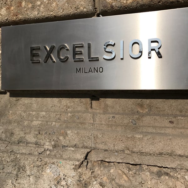 Foto tirada no(a) Excelsior Milano por YT S. em 2/17/2017