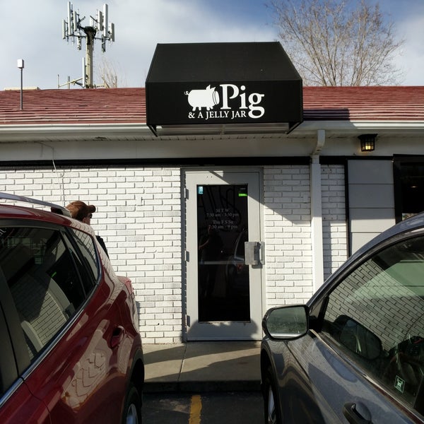 Photo taken at Pig &amp; A Jelly Jar Holladay by Jacob B. on 2/3/2018