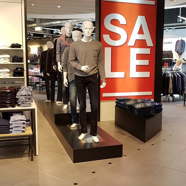 Pierre Cardin - Clothing Store in Parndorf