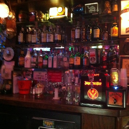 Photo taken at Tanner&#39;s Bar &amp; Grill by Maria M. on 12/2/2012