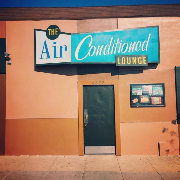 Das Foto wurde bei Air Conditioned Lounge von Brittini R. am 9/18/2015 aufgenommen