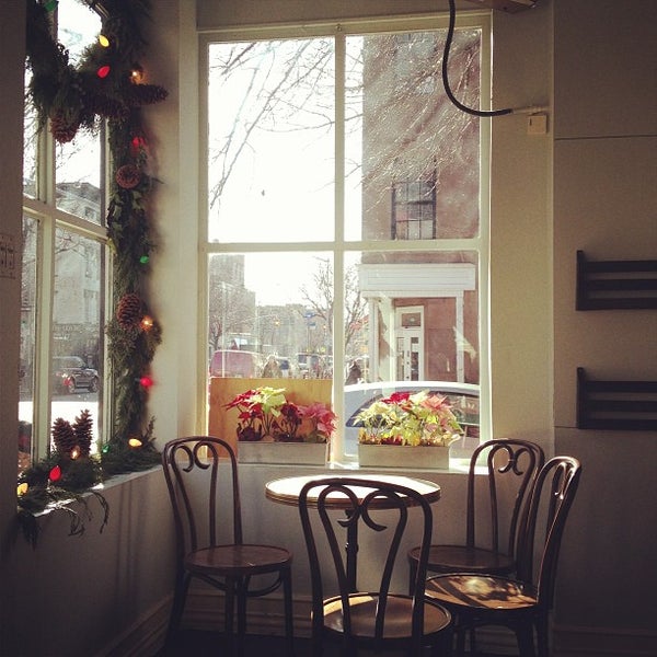 Photo taken at Cafe Pedlar by Paula I. on 12/28/2012