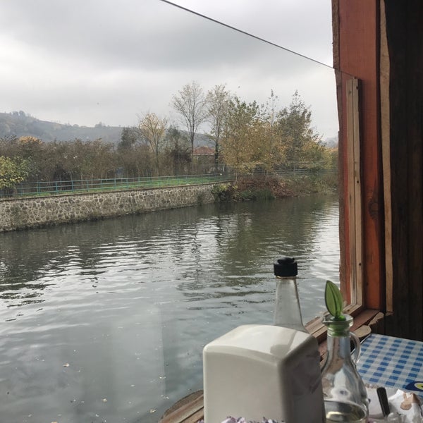 11/16/2017 tarihinde Bülent K.ziyaretçi tarafından Kumköy Çınaraltı Et ve Balık Tesisleri'de çekilen fotoğraf
