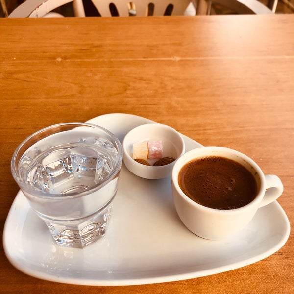 Foto tirada no(a) Efes Cafe &amp; Patisserie por Bülent K. em 11/12/2019