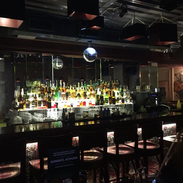 6/17/2016 tarihinde Mika N.ziyaretçi tarafından InTouch Cocktail Bar'de çekilen fotoğraf