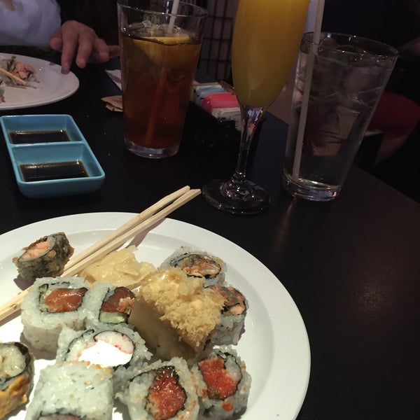 Photo taken at SanTo’s Modern American Buffet &amp; Sushi by Livia C. on 11/13/2016