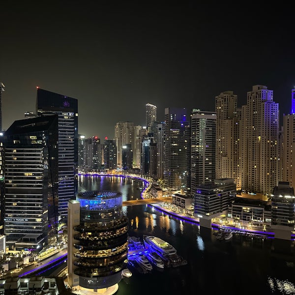 Das Foto wurde bei Address Dubai Marina von Vladimir D. am 2/20/2023 aufgenommen