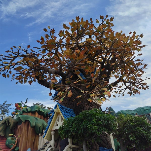 公式】チップとデールのツリーハウス / Chip'n Dale's Treehouse | 東京ディズニーランド/Tokyo Disneyland -  YouTube
