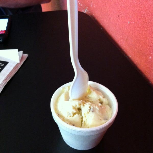 9/13/2014에 Stormy K.님이 Frozen Art Gourmet Ice Cream에서 찍은 사진