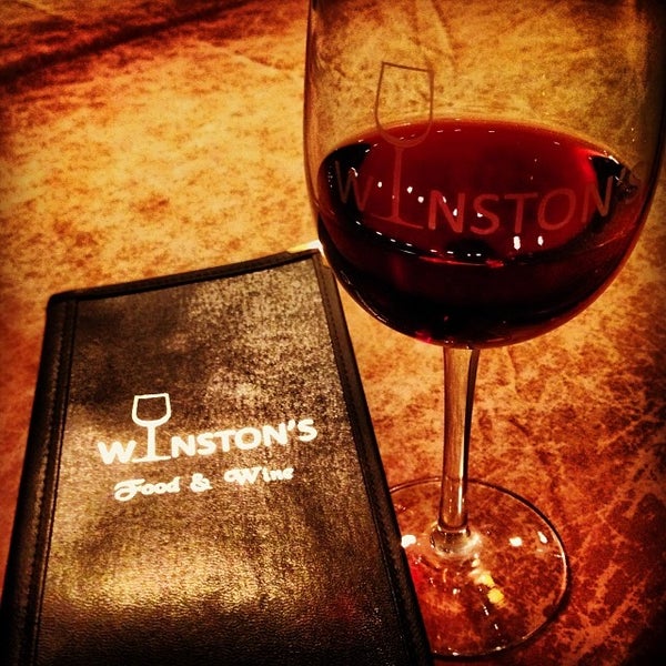 รูปภาพถ่ายที่ Winston&#39;s Wine Bar โดย Jonathan S. เมื่อ 1/10/2014