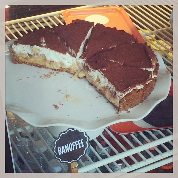 Foto diambil di Proper Pie Co. oleh edible c. pada 10/18/2015