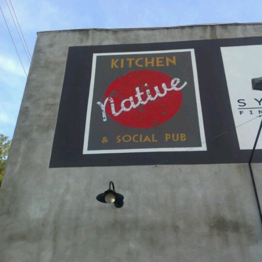 Снимок сделан в The Native Kitchen &amp; Social Pub пользователем Robert S. 10/16/2012