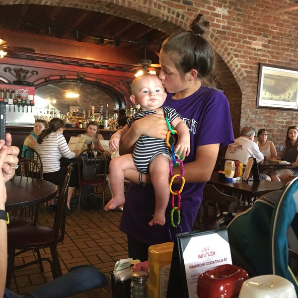 6/25/2016 tarihinde Amanda L.ziyaretçi tarafından Cafe Maspero'de çekilen fotoğraf