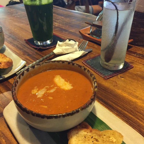 Безумно вкусный томатный суп! Очень крутой! Место современное и тут всегда нет свободных мест:) всем рекомендую!