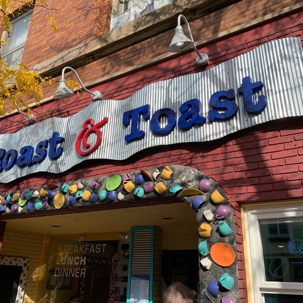 Roast & Toast Café in Petoskey