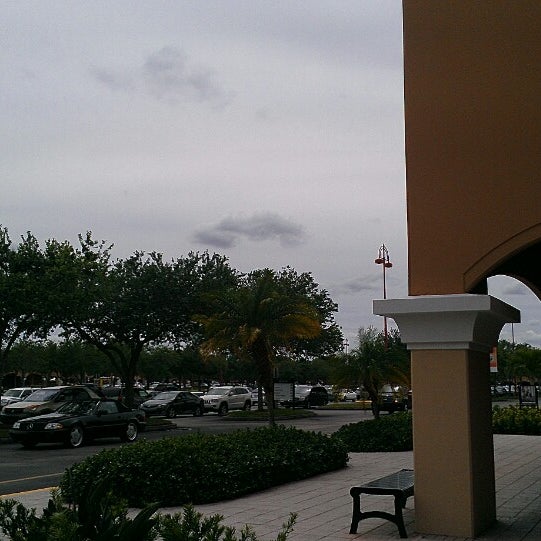 Photo taken at Vero Beach Outlets by Dre on 4/18/2014