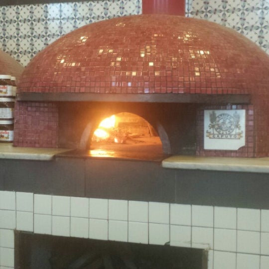 รูปภาพถ่ายที่ A Mano Pizza โดย Roee V. เมื่อ 11/10/2013