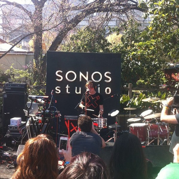 รูปภาพถ่ายที่ Sonos Studio @ SXSW โดย Parker S. เมื่อ 3/14/2013