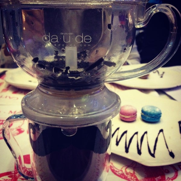 3/7/2013にLeianne Kindred P.がDa.u.de Tea Loungeで撮った写真