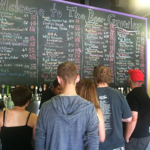 6/29/2013 tarihinde Macy K.ziyaretçi tarafından The Beer Growler'de çekilen fotoğraf