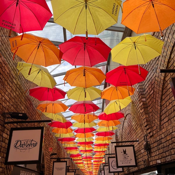 Foto tirada no(a) Camden Stables Market por GMDB G. em 9/13/2023