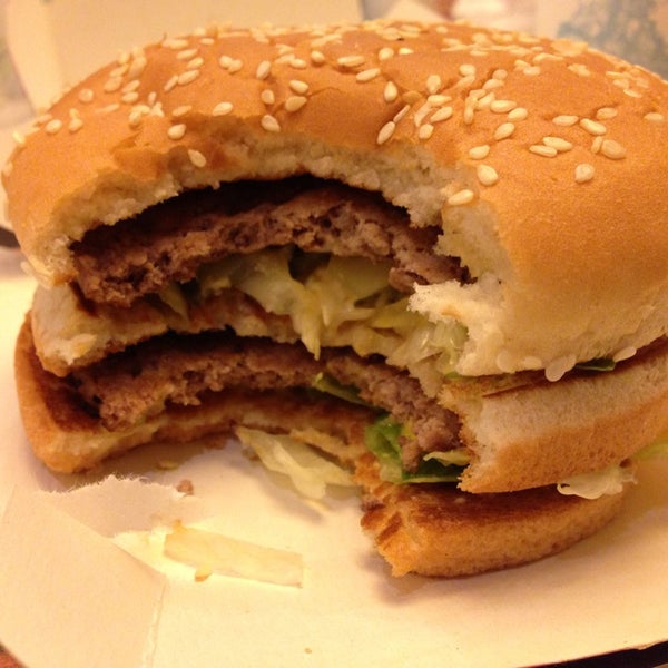 รูปภาพถ่ายที่ McDonald&#39;s โดย Daan B. เมื่อ 2/21/2013