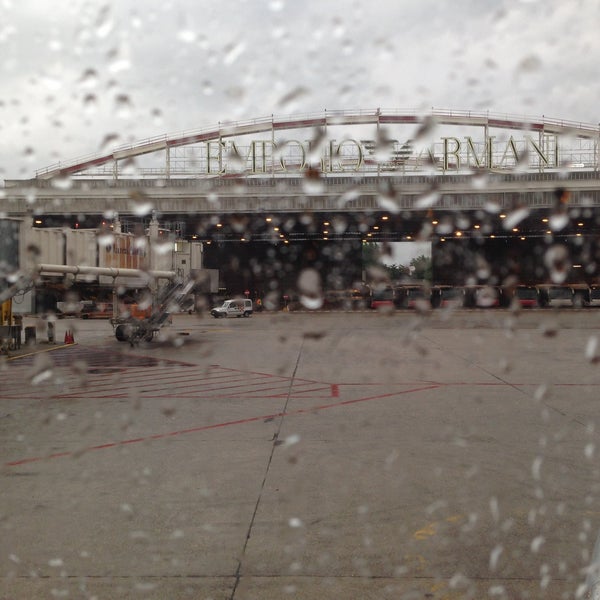 Foto tirada no(a) Aeroporto de Milão-Linate (LIN) por Paolo B. em 5/5/2013