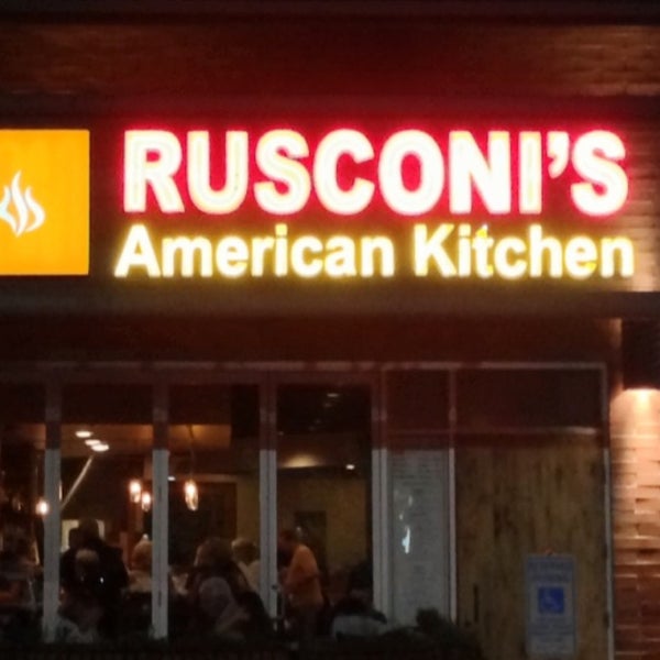 Foto tirada no(a) Rusconi&#39;s American Kitchen por Robby H. em 5/5/2013