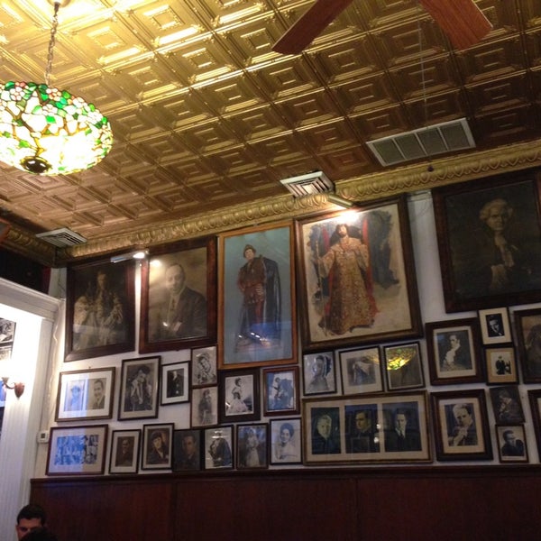 Foto diambil di The Victor Cafe oleh John C. pada 5/17/2013