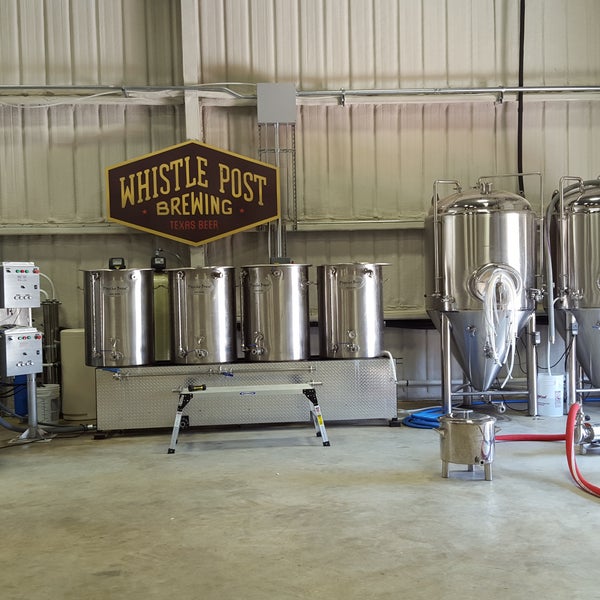 รูปภาพถ่ายที่ Whistle Post Brewing Company โดย Whistle Post Brewing Company เมื่อ 6/20/2016