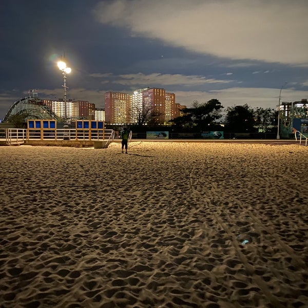 Foto tirada no(a) Coney Island Beach &amp; Boardwalk por Frances B. em 10/29/2023